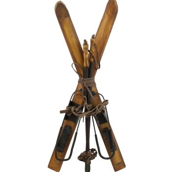 SKI'S & POLE 19.5" WOODEN NATURAL