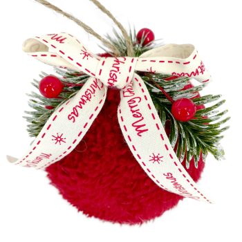 BALL FABRIC FLEECE 4" RED/NATURAL W/ "MERRY CHRISTMAS" RIBBON