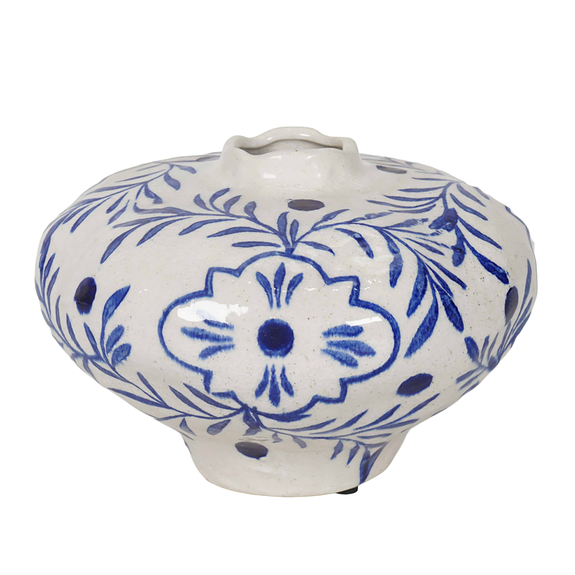 CERAMIC VASE LOW PROFILE SQUAT URN FOLK FLORAL VINE PRINT RUFFLED RIM 6.5" H BLUE/WHITE